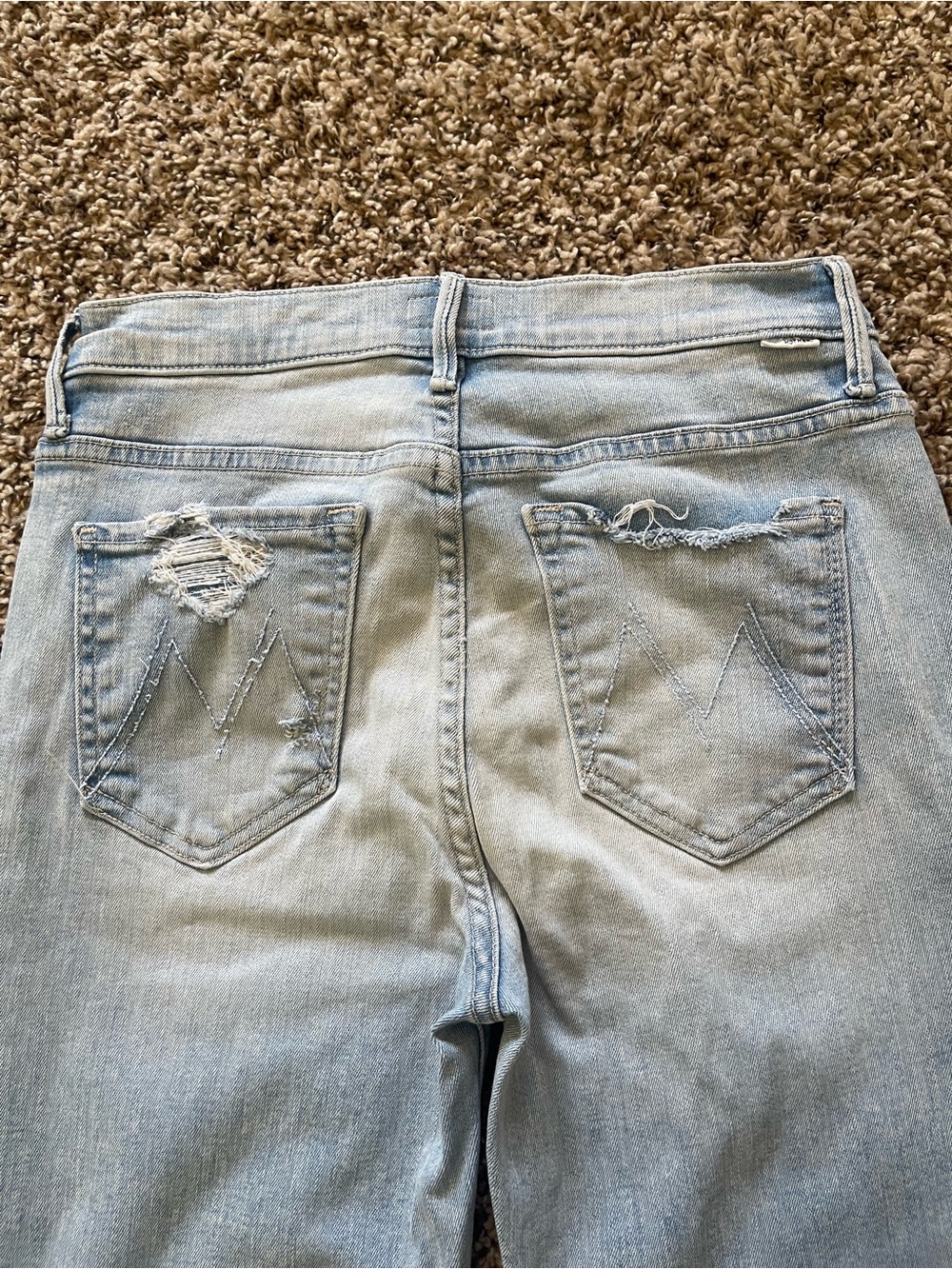 MOTHER The Weekender Fray Action Shot Jeans Women's 27 Light Wash Distressed USA - Picture 10 of 16